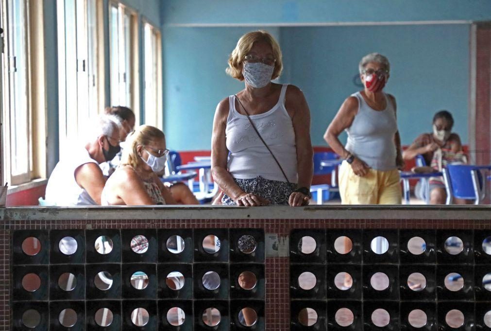 Covid-19: Economistas do Brasil pedem medidas mais duras para travar pandemia