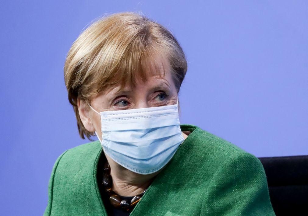 Covid-19: Merkel afirma que país atravessa