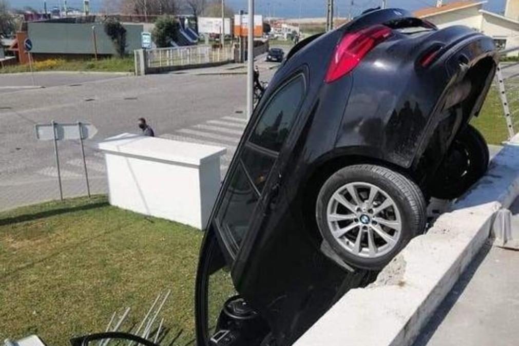 Estacionamento falhado em Gaia deixa grávida de 37 anos ferida