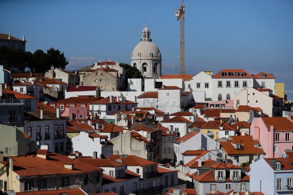 Mais de 16 mil estrangeiros podem renovar automaticamente residência