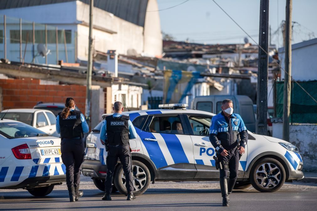 Cerco policial no Seixal termina com um detido e dois em fuga