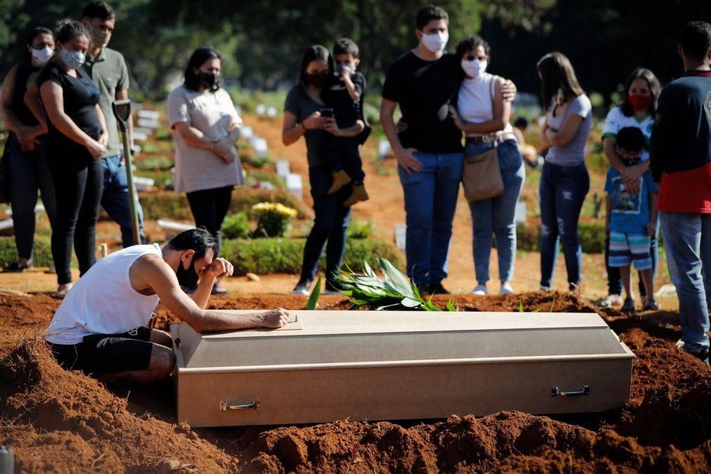 Covid-19: Brasil ultrapassa 300 mil mortes em pouco mais de um ano de pandemia no país