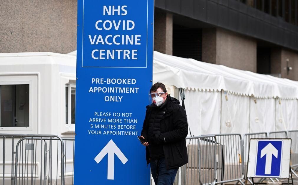 Reino Unido planeia 3.ª dose de vacina para combater novas variantes