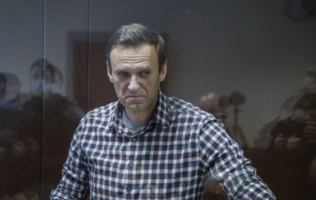 Centenas de médicos pedem assistência a Alexei Navalny na prisão