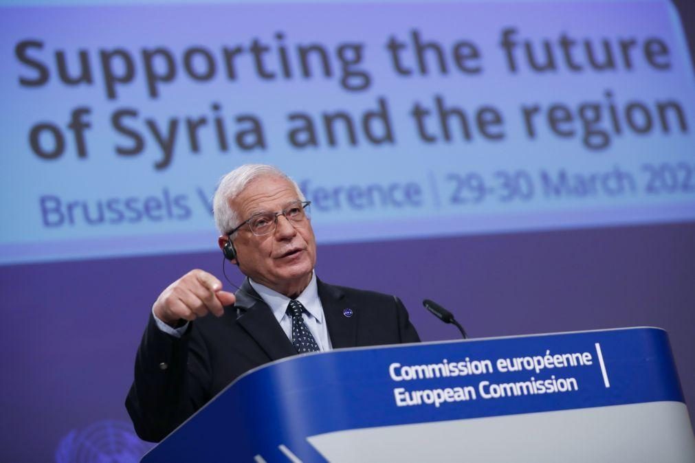 Cabe aos sírios decidir o futuro do seu país, defende Borrell