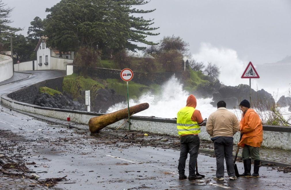 Ilhas dos Açores sob aviso amarelo devido a chuva forte e trovoada