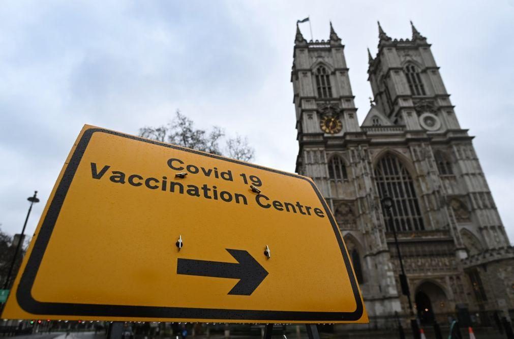 Reino Unido registou 30 casos de coágulos em 18,1 milhões de vacinados com Astrazeneca