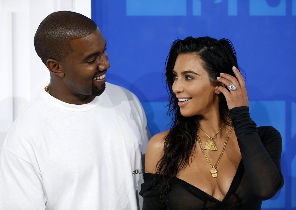 Kim Kardashian pede compaixão para Kanye: «Tem um distúrbio bipolar»
