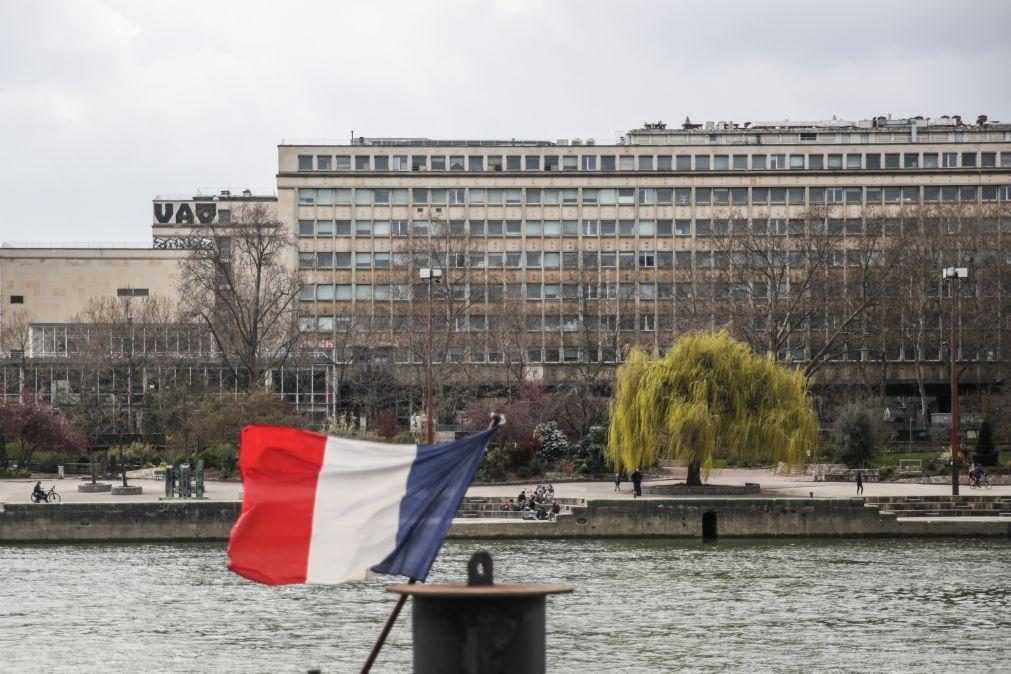 Covid-19: Pressão hospitalar aumenta em França quando entram em vigor novas regras de confinamento