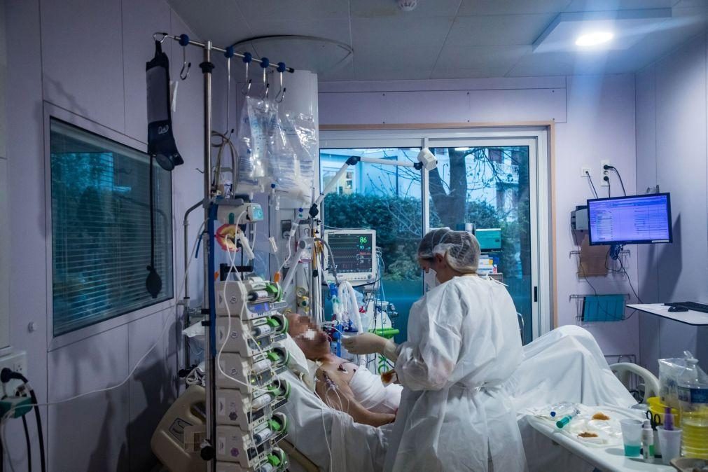 Covid-19: França tem mais de 30 mil pessoas hospitalizadas devido à pandemia