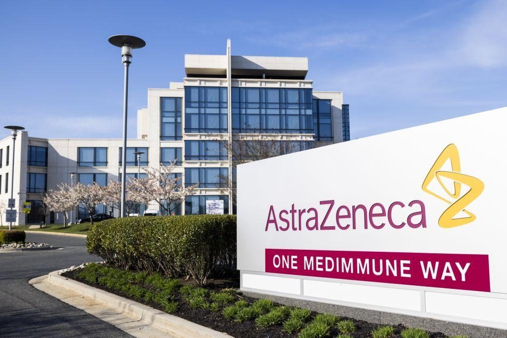 Covid-19: AstraZeneca atrasa entrega de metade das vacinas na UE