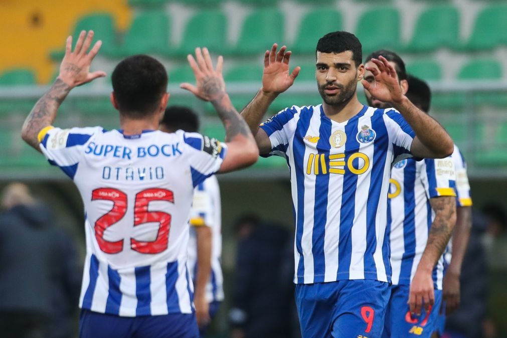 FC Porto vence em Tondela e joga pressão para o Sporting [vídeo]