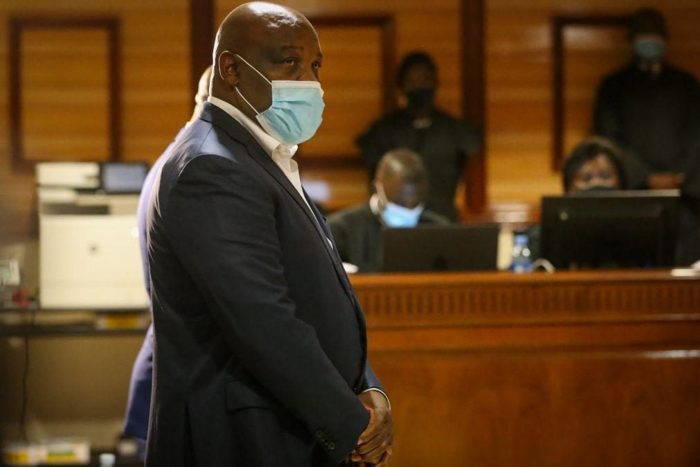 Ex-ministro angolano condenado a 14 anos e meio de prisão por peculato e branqueamento de capitais