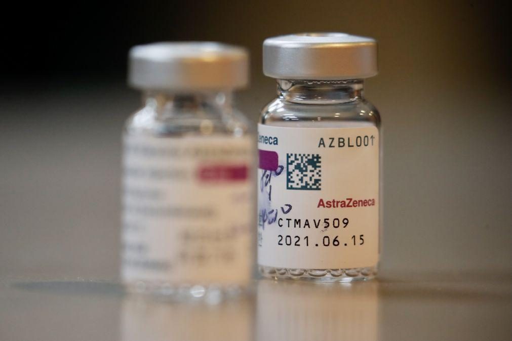 Covid-19: Irlanda suspende vacina da AstraZeneca até decidir a quem a vai dar
