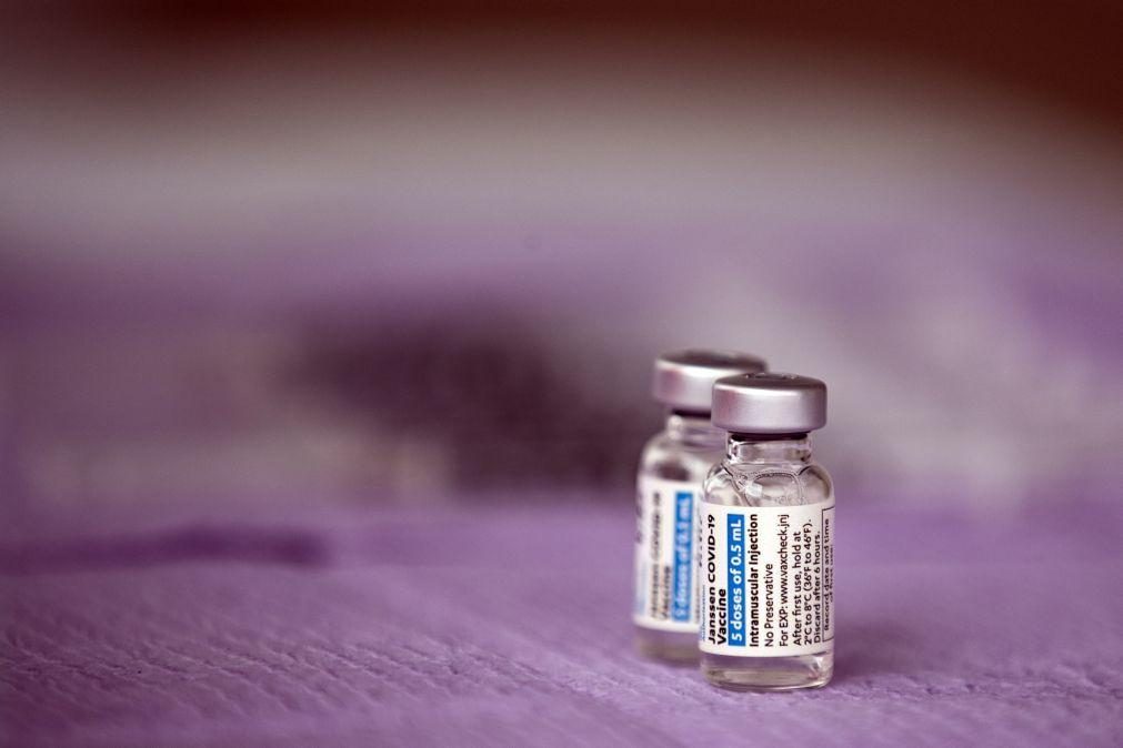 Covid-19: EUA recomendam suspender vacina Johnson & Johnson para investigar efeitos