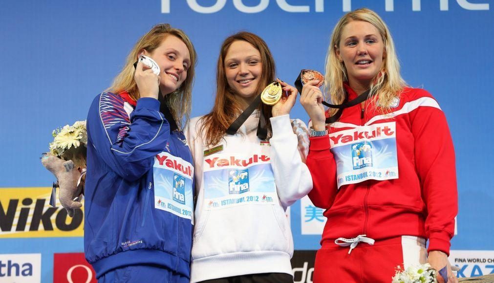 Nadadora bielorrussa vende medalha de ouro para apoiar atletas que enfrentam repressão