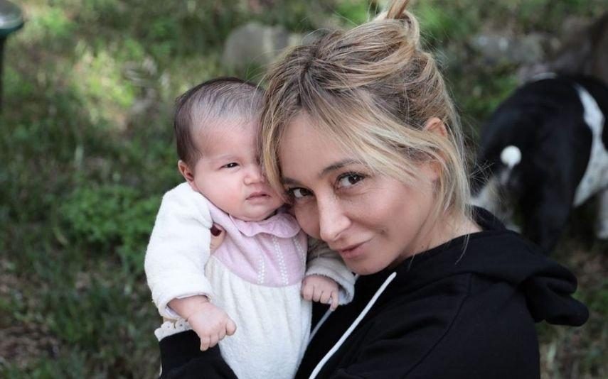 Carina Caldeira desabafa sobre a maternidade: “Sinto que me transformei num clichê