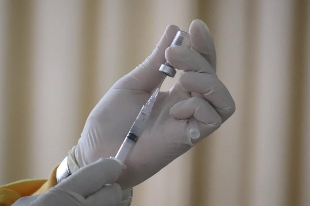 Covid-19: Portugal atinge hoje 2 milhões com primeira dose da vacina