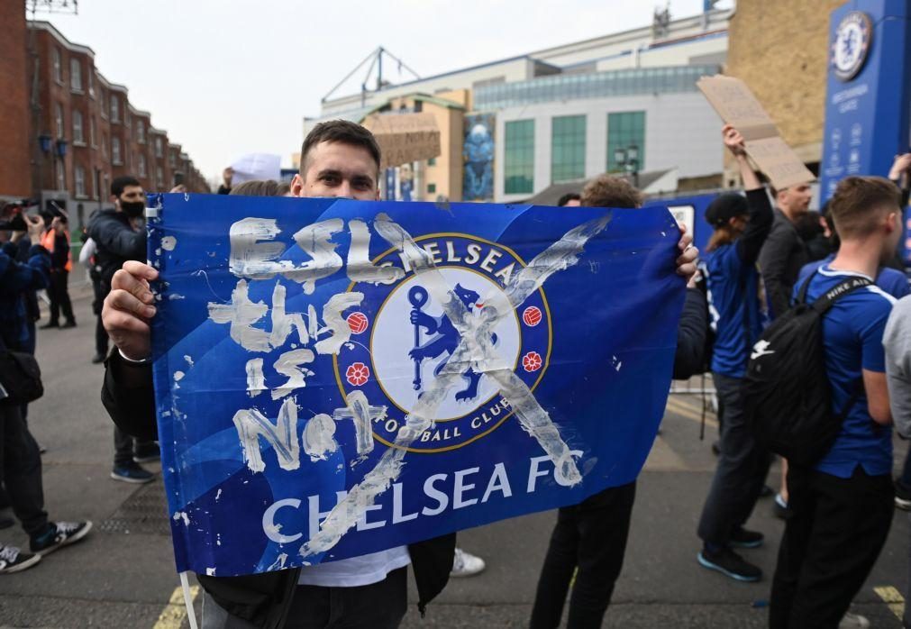 Superliga: Centenas de adeptos manifestam-se contra nova prova junto do Estádio do Chelsea