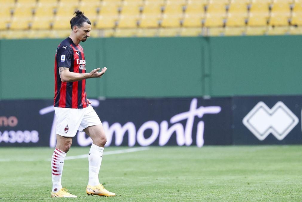 Ibrahimovic renova com o AC Milan por uma temporada