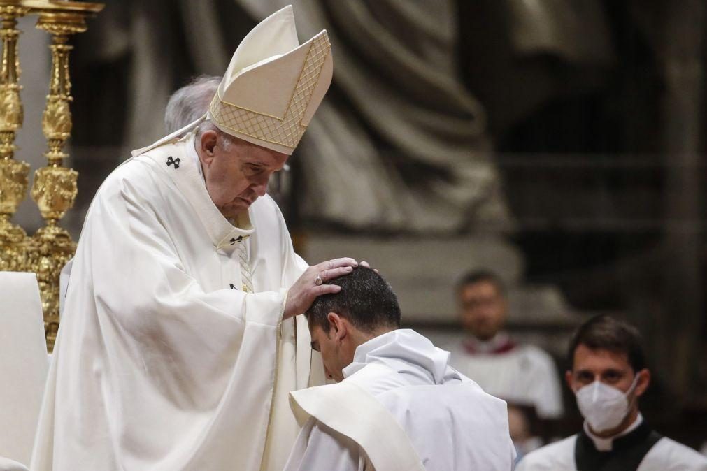 Papa apela aos novos padres que se afastem da vaidade, do orgulho e do dinheiro