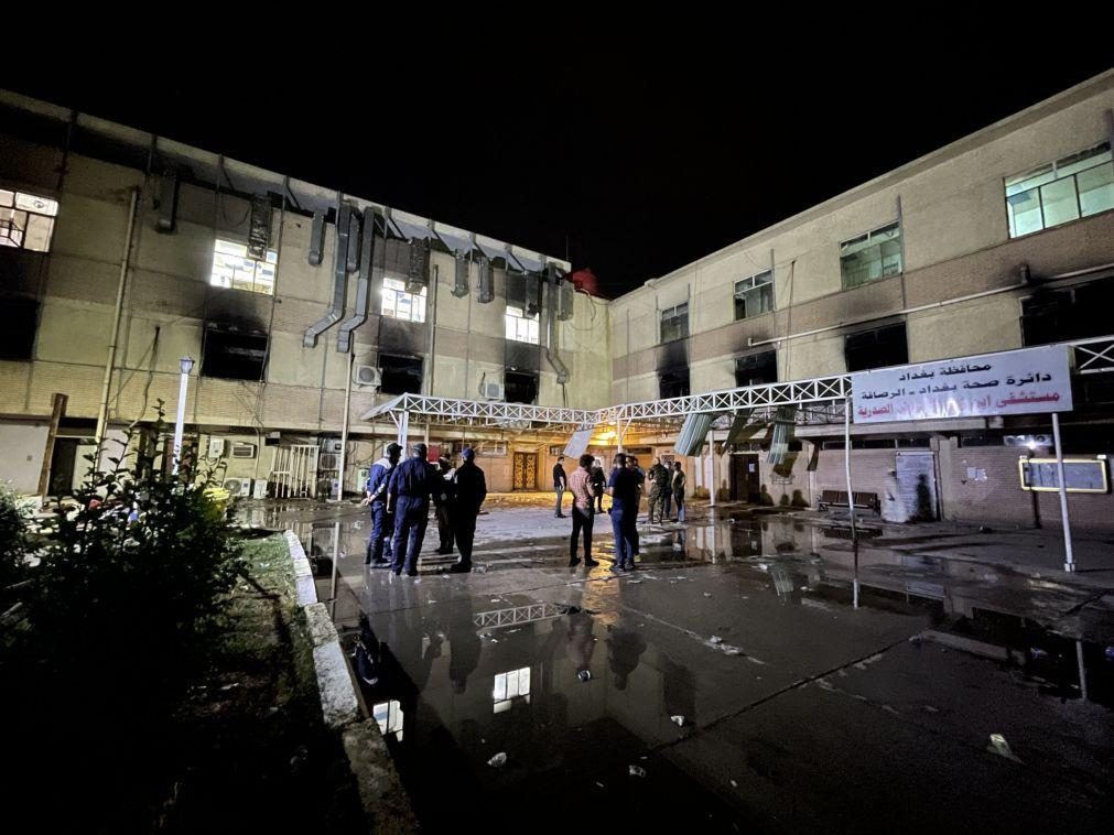 Covid-19: Ministro da Saúde iraquiano suspenso após mais de 80 mortes em incêndio num hospital