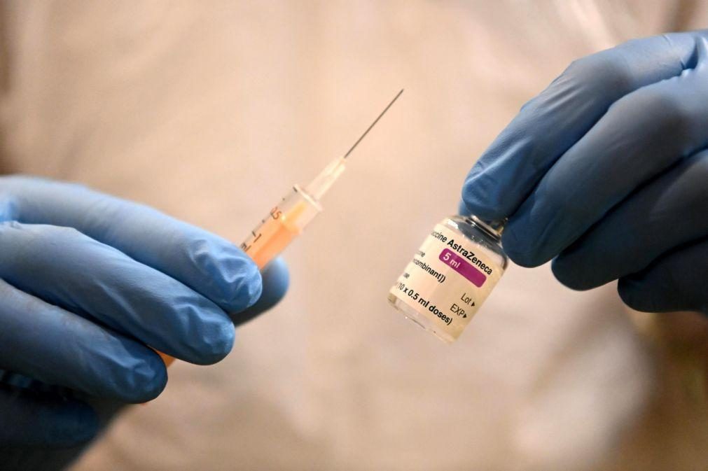 Covid-19: Reino Unido abre vacinação a pessoas com 44 anos 