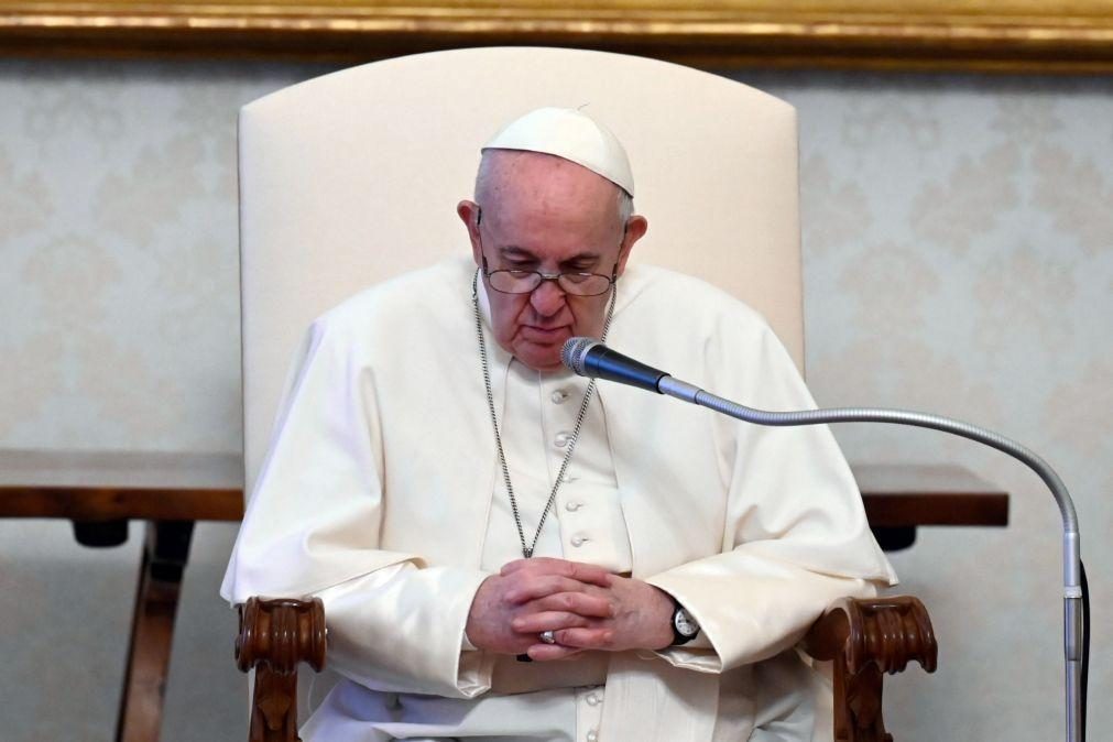 Papa inicia maratona de orações pelo fim da pandemia de covid-19