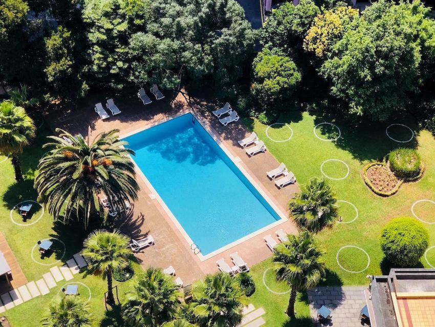 Este hotel em Lisboa tem brunch com acesso à piscina