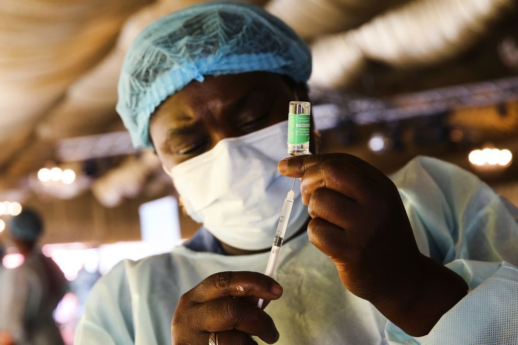 Angola vai gastar mais 27,8 milhões de euros para adquirir vacinas através da União Africana