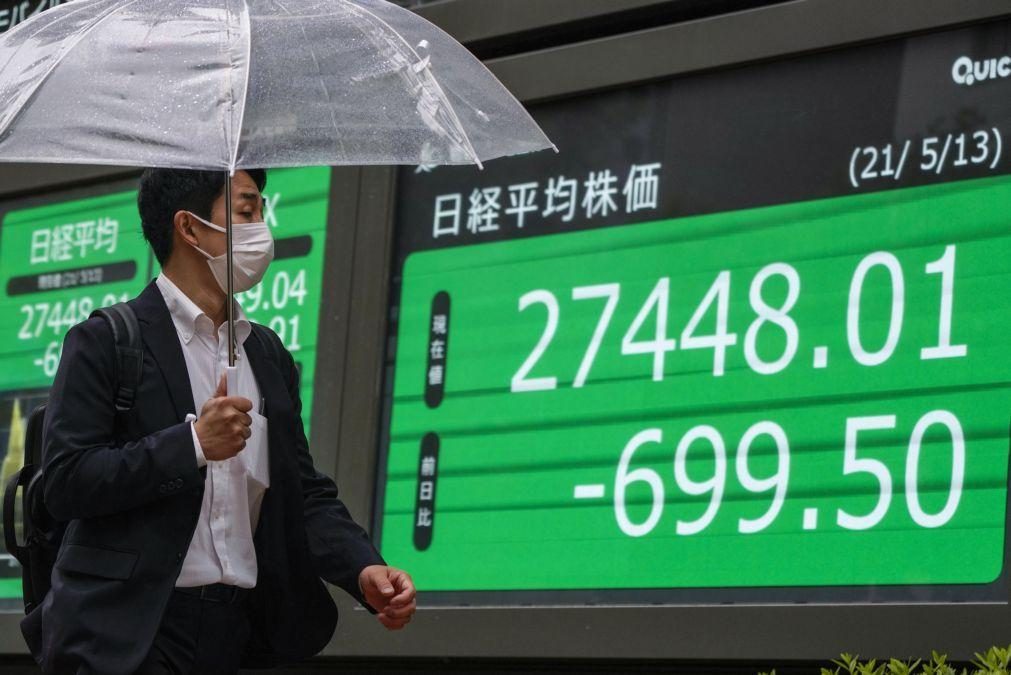 Bolsa de Tóquio fecha a perder 1,28%