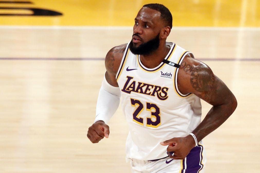 Campeões Los Angeles Lakers apuram-se para os 'play-off' da NBA
