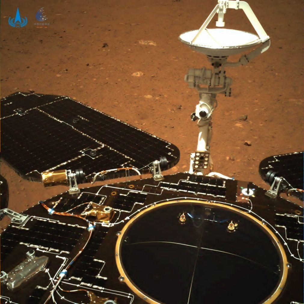 Primeiro veículo enviado pela China a Marte começa a explorar planeta