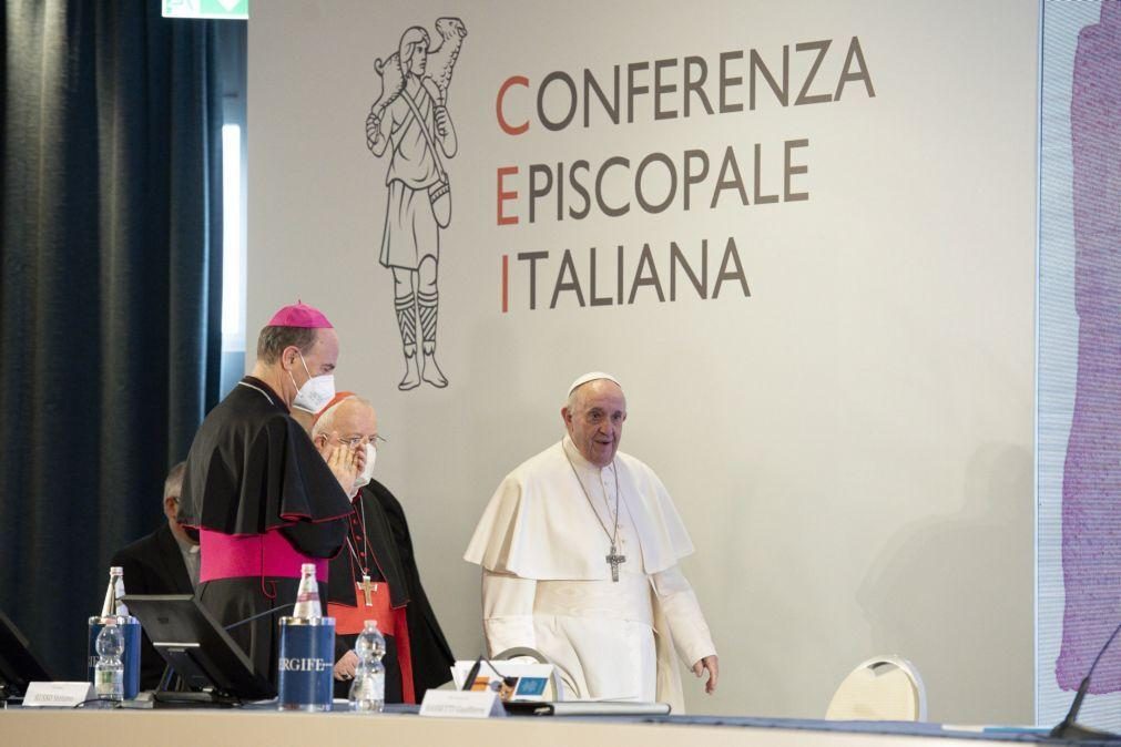 Papa Francisco lamenta vítimas de queda de teleférico em Itália