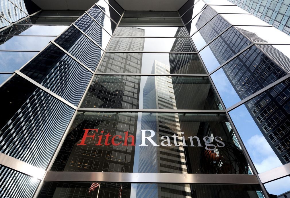 Fitch atenta à dívida pública e à banca para subir 'rating' a Portugal