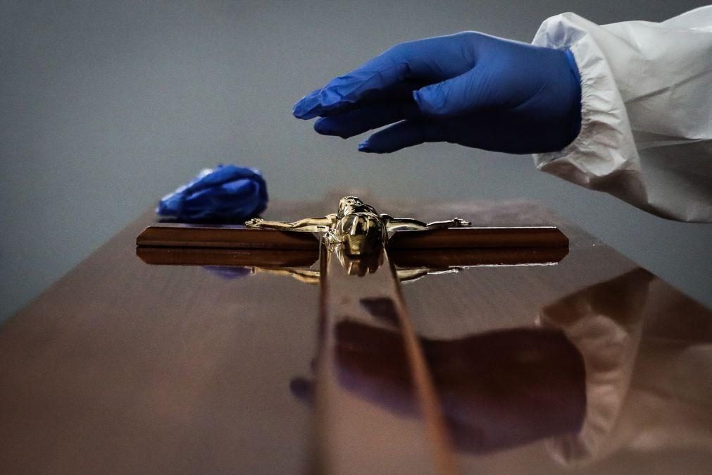 Polícia investiga morte de jornalista encontrado sem vida em casa