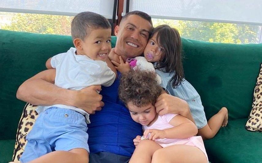 Gémeos de Ronaldo fazem quatro anos e avó Dolores já se manifestou