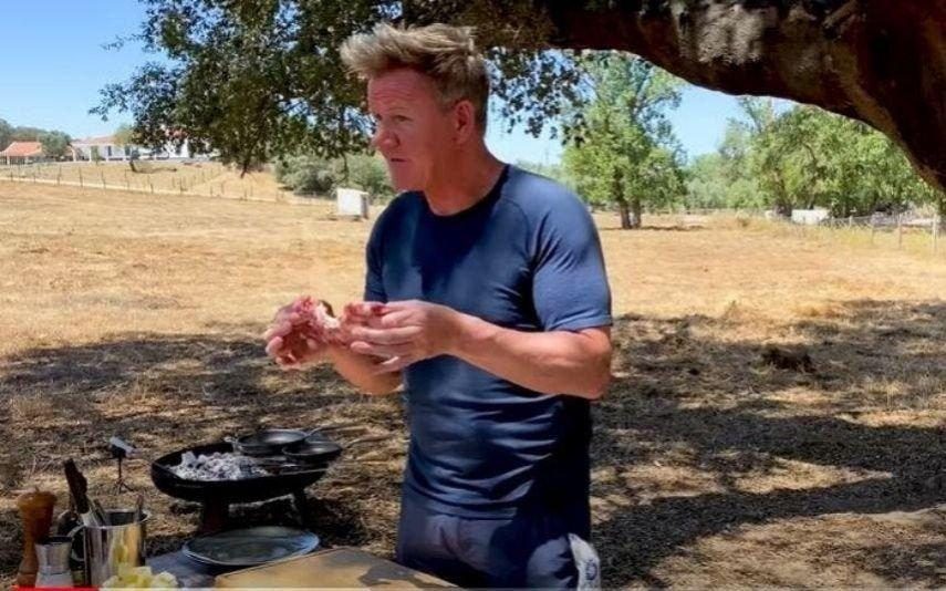 Gordon Ramsay Chef cria controvérsia ao fazer “pequeno-almoço português” | Vídeo