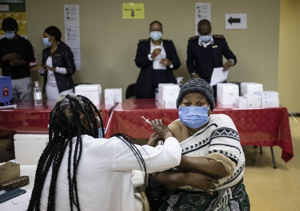 Covid-19: Terceira vaga agressiva avança em África onde ainda faltam vacinas