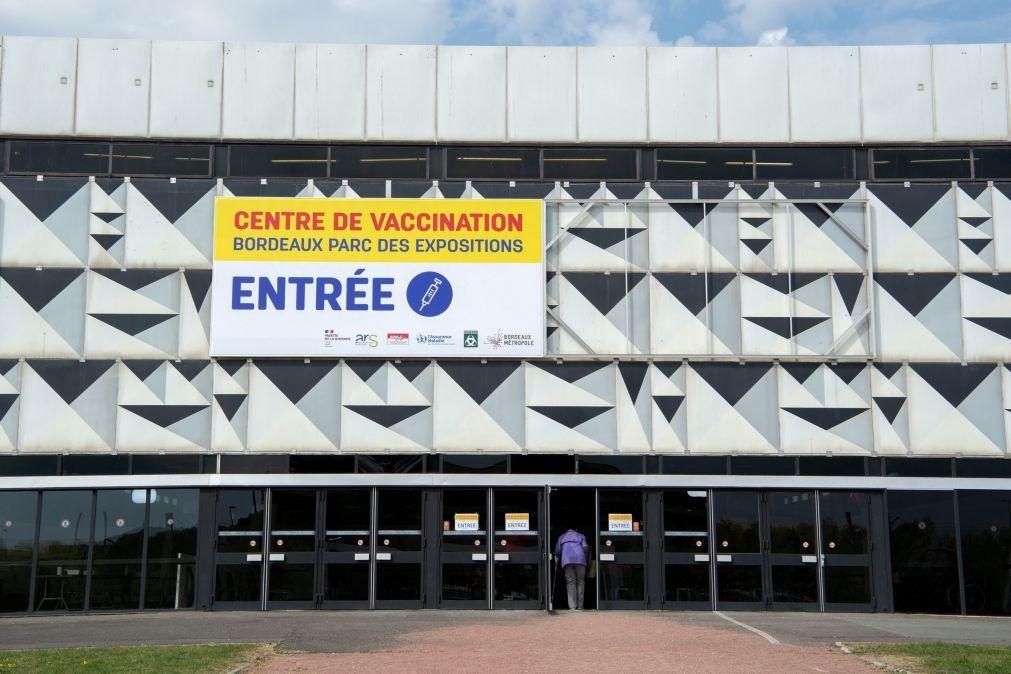 Covid-19: Vacinação de adolescentes entre 12 e 18 anos começou hoje em França