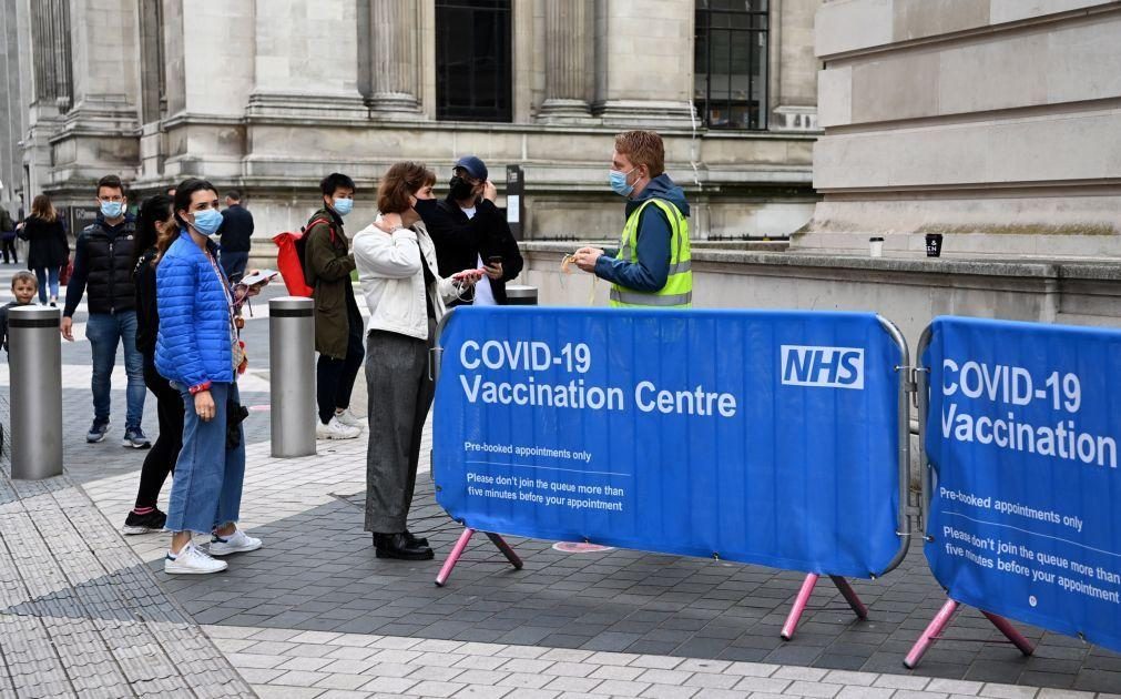 Covid-19: Reino Unido intensifica vacinação devido à variante Delta 