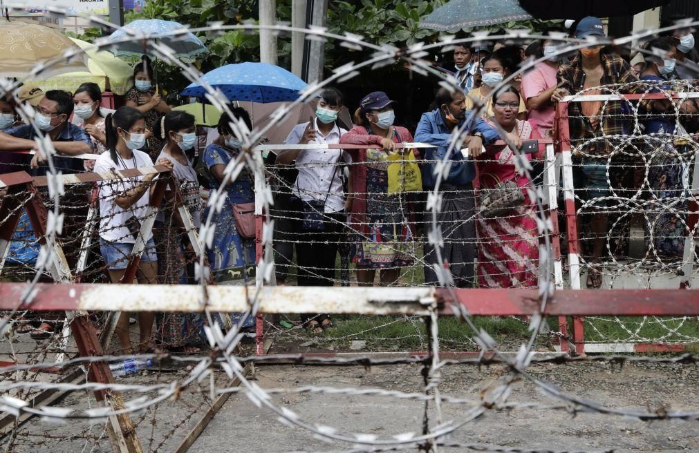 Mais de 2.000 detidos, incluindo presos políticos, vão ser hoje libertados em Myanmar