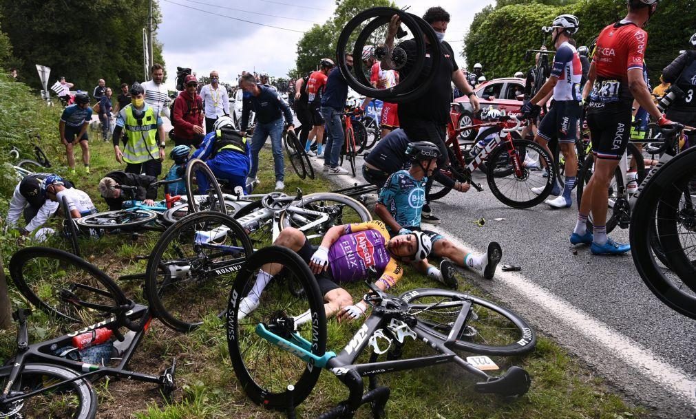 Tour: Organização retira queixa contra mulher que causou queda de ciclistas