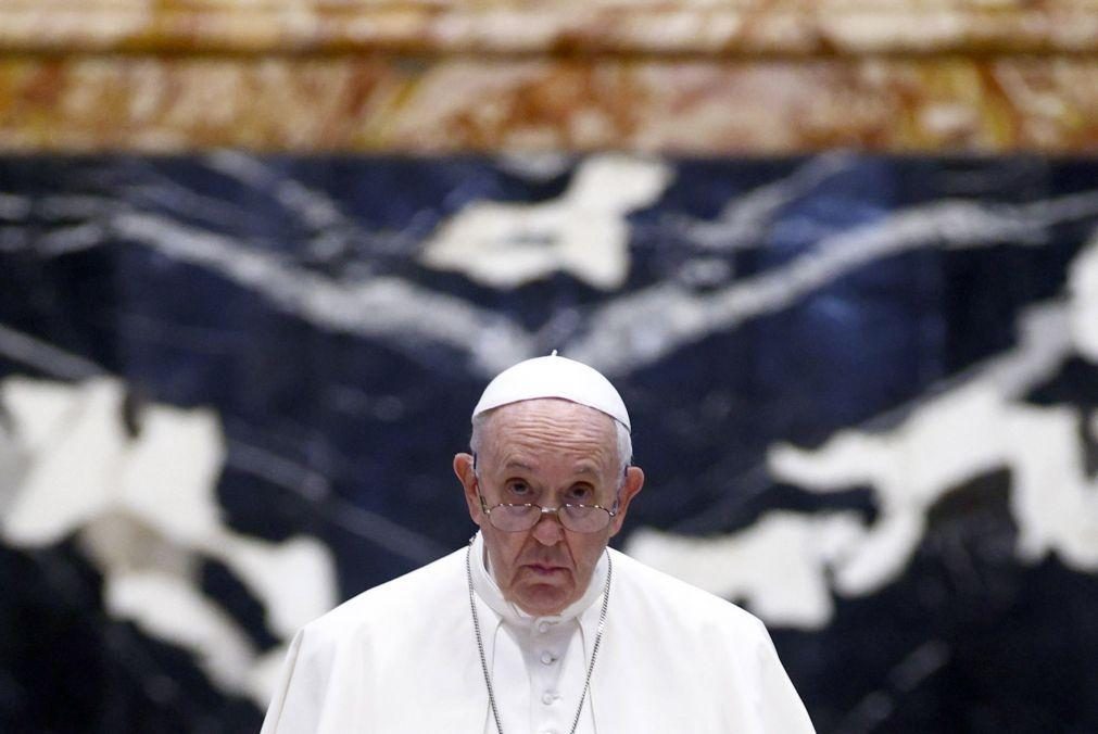 Papa operado hoje em Roma a um problema do cólon