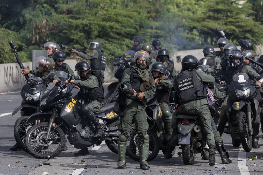 População bloquea ruas de várias cidades na Venezuela em protesto contra a Assembleia Constituinte