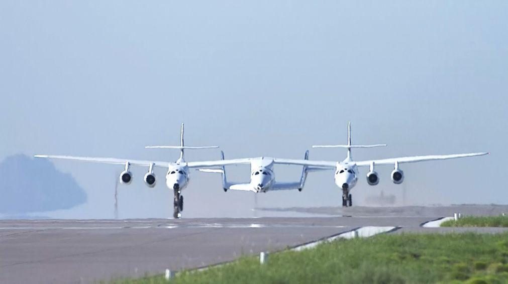 Nave da Virgin viaja para o espaço com Richard Branson a bordo