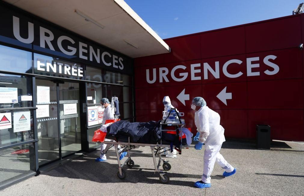 Covid-19: Hospitalizações voltam a subir em França