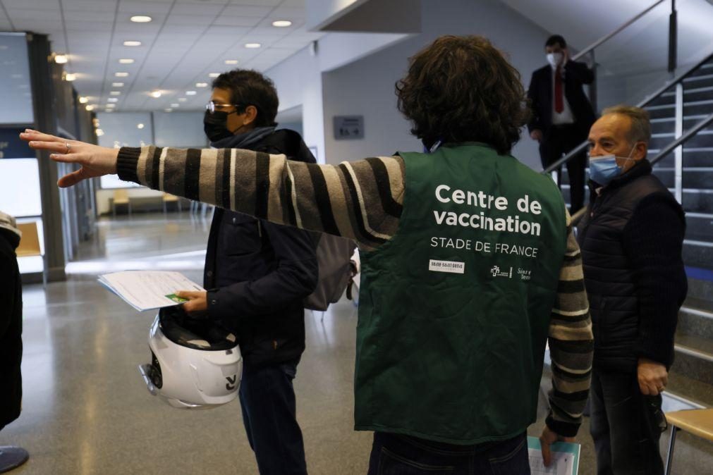 Em 24 horas 1,7 milhões de franceses marcaram primeira dose da vacina