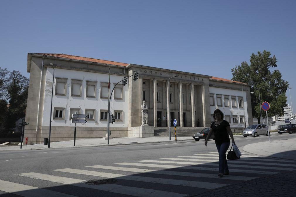 Processo-crime de animais mortos há um ano em incêndio em Santo Tirso está 