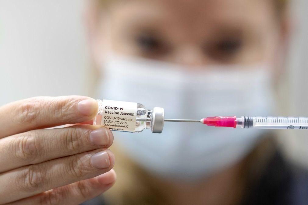 Covid-19: Vacinas da Janssen vão atrasar em agosto e apenas chegam 200 mil